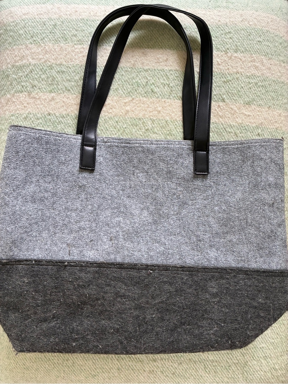 FELT TOTE BAG